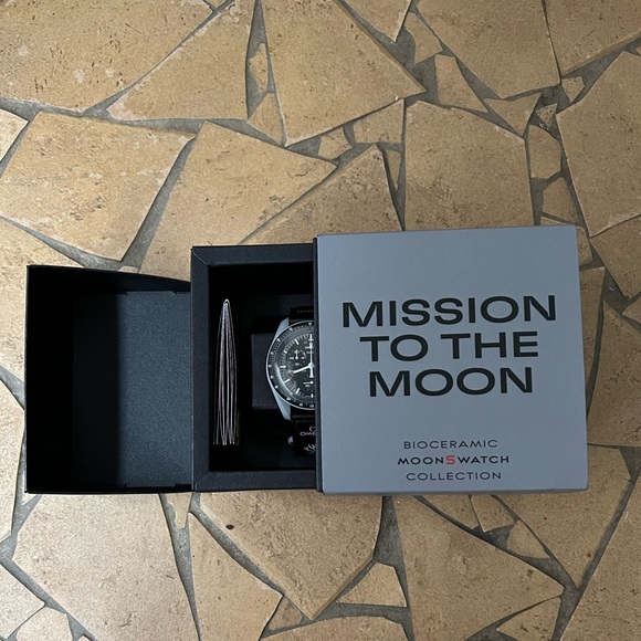 Swatch x Omega Moonswatch Mission To The Moon - Picture 3 of 6